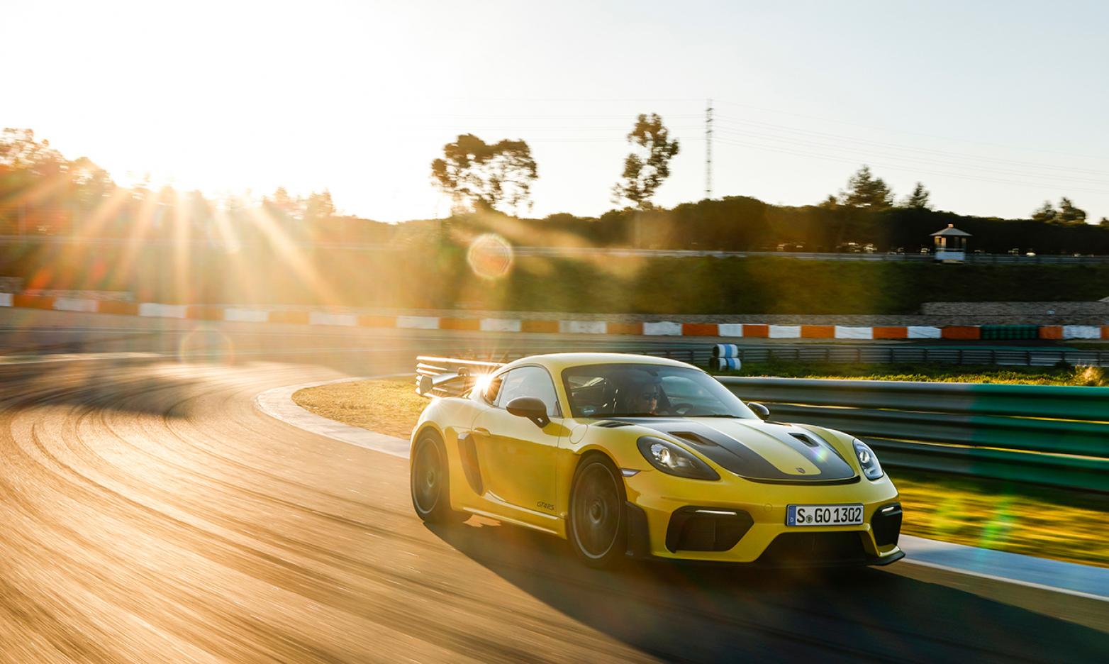 Porsche 718 Cayman in Fahrt