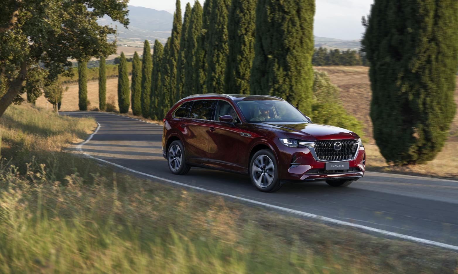 Mazda CX-80 Front/Seite in Fahrt