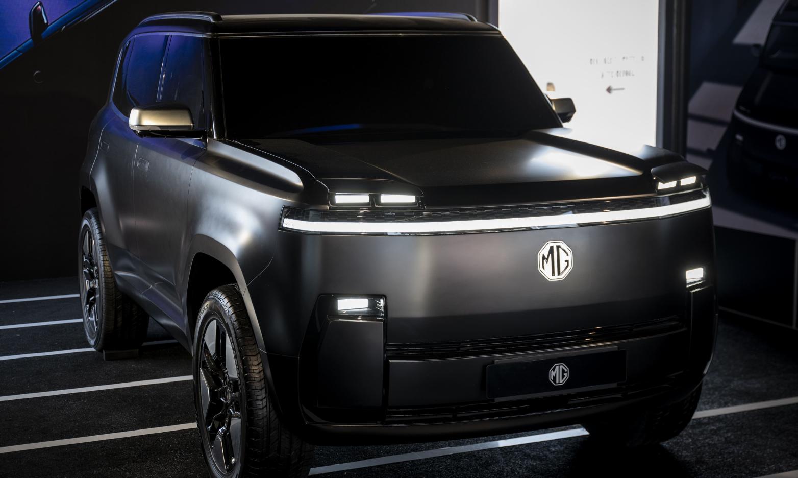 MG Cyber X Front/Seite